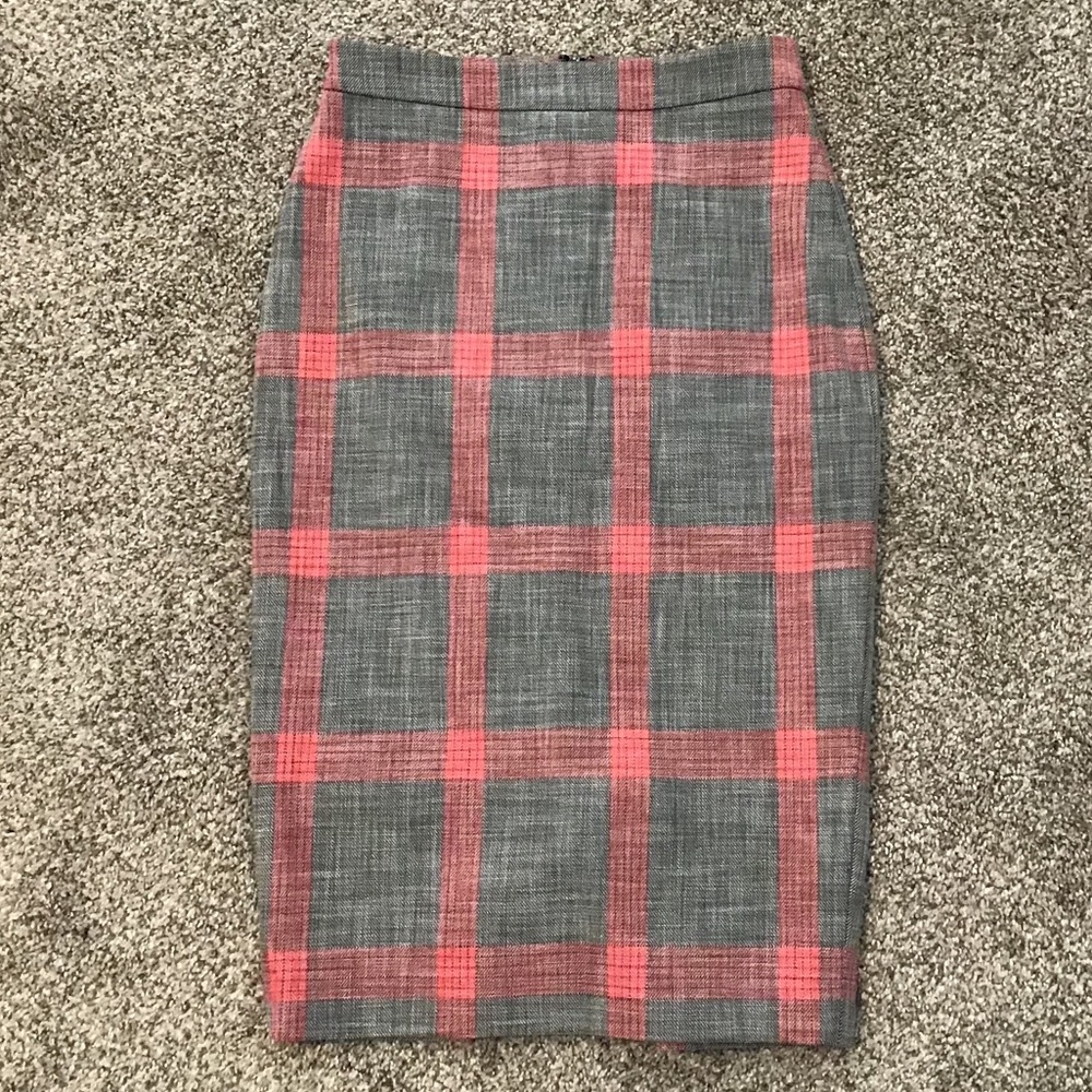 Midi Pencil Skirt
HALOGEN